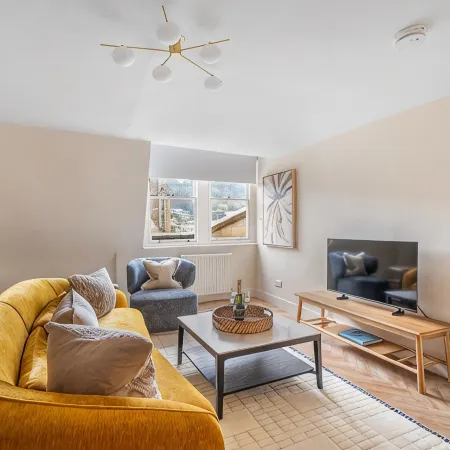 City-Centre Stay with King Bed Comfort - VAT Q