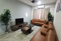 Mahkota Cheras 3R 2parking 8pax Comfy Sofa&Bed - Parking