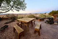 Santa Fe Style Custom Home - Hot Tub, Gorgeous View at Desert Edge! - 발코니
