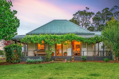 The Ultimate Family Farm Getaway Minutes from Town Barrington Tops - 4-Star