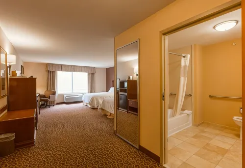 Hampton Inn Goshen - parking