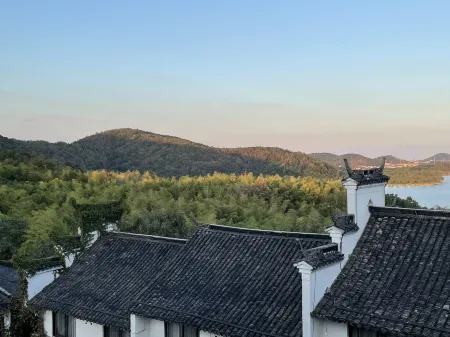 July Hidden Mountain, Sea and Lake Panoramic Resort Villa (Haiyan Nanbei Lake Scenic Area)