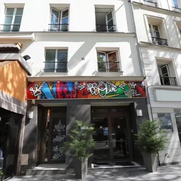 Absolute Hotel Paris République Отели рядом с достопримечательностью «Кабаре Фоли-Бержер»