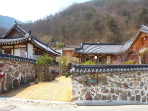 Danyang Usanjeongsa Hanok Stay