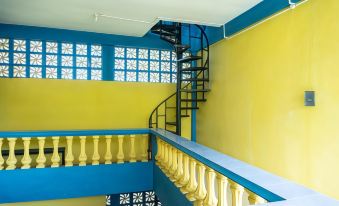 RedDoorz Near H. Hasan Aroeboesman Airport