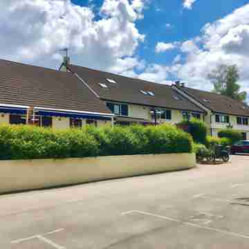 基里亞德安奈斯南部克朗傑維耶酒店 Hotel Exterior