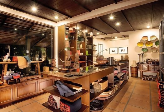 란나 스타일의 정원 풍경