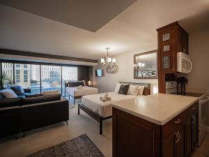 Stay Together on the Strip - 6 Comfy Beds w/View!