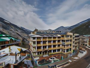 Sarthak Resorts-Reside in Nature with Best View, 9 Kms from Mall Road Manali