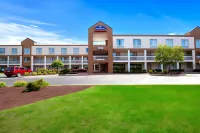 Howard Johnson by Wyndham Romulus Detroit Metro Airport Các khách sạn gần Nippon Express USA