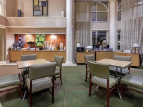 La Quinta Inn & Suites by Wyndham Dallas DFW Airport North Hotels in Irving