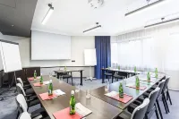 Qubus Hotel Łódź Hotels in Паб'яницький повіт