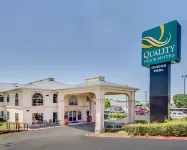 Quality Inn & Suites Hotel a Center Point