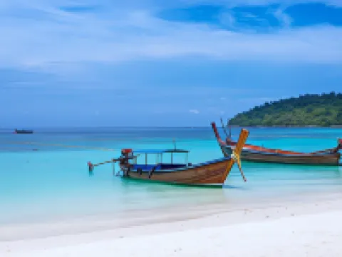 เอ พลัส โฮเทล โรงแรมในเกาะหลีเป๊ะ