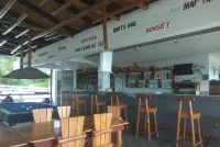 Jalyn's Resort Sabang - bar