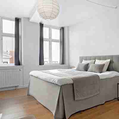 Sanders Leaves - Charming Three-Bedroom Apartment in Downtown Copenhagen Rooms