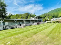 Waters Edge Lodge