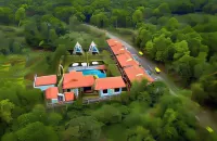 Bai Dinh Garden Resort & Spa Hotels near Sản xuất bể bơi nhà hơi