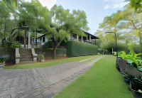 Lotus Estate Colombo Hotels in Malabe