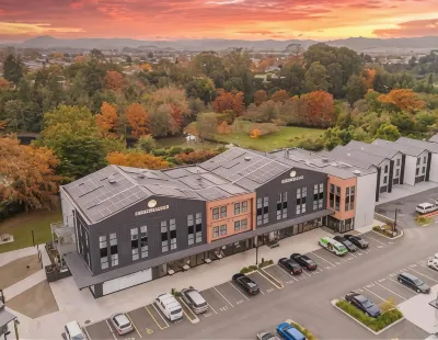 Hidden Lake Hotel & Apartments