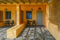Rooster Guesthouse Rooms Hotels in Kypri
