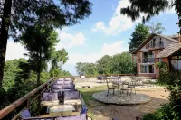 ホテル アット ジ エンド オブ ザ ユニバース