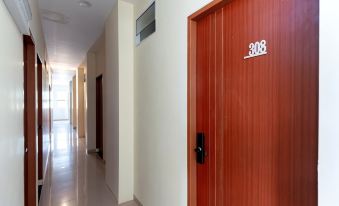 RedDoorz Plus @ Komplek ABC Batu Aji Batam