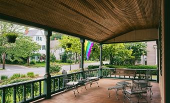 Hummingbird Inn