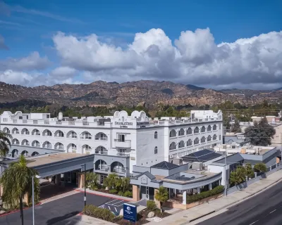 DoubleTree by Hilton Chatsworth Hotels near Pyramid Lake