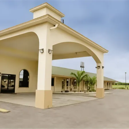 Riviera Inn & Suites