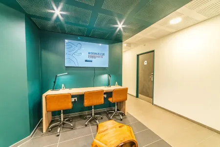 Montempô Apparthôtel Paris Noisy le Sec Отели рядом с достопримечательностью «Chapelle Notre-Dame-de-l'Étoile de Bobigny»