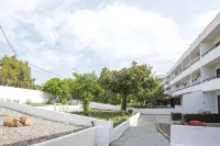 Nikos Bnb