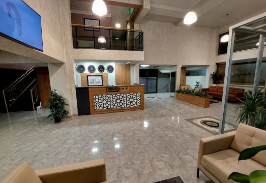 베야즈 인치 오텔