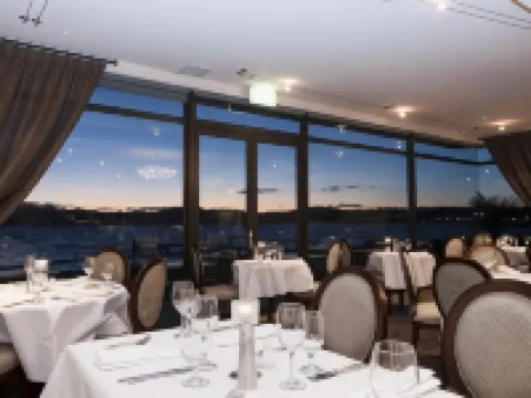 Oasis Beach Resort Hotels in Taupo