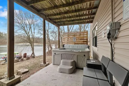 The Dock @ Loch Lomond: Lake - Hot Tub - Golf - Bike