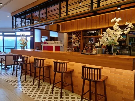 Alvea Hotel and Residences Отели рядом с достопримечательностью «Парк Бернем»