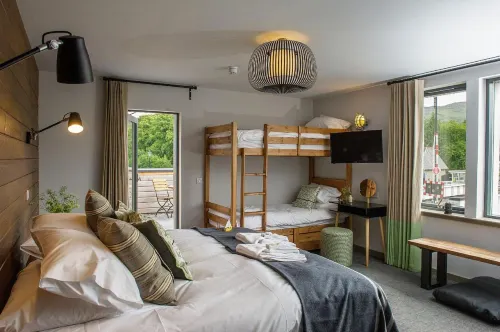 Lock Chambers, Caledonian Canal Centre Hotels in Fort Augustus