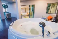 The Peak Hotel Chanthaburi - Hot Tub