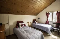 4 Bedroom 2 Bathroom Entire Home with Walk-In Lake Access