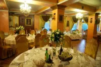 Ambassador Hotel - พร้อมอาหารเช้า