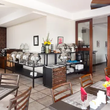 Azia Suites and Residences Отели рядом с достопримечательностью «Авеню Манго»