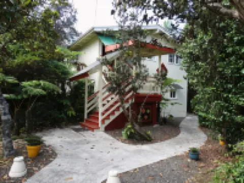 Volcano Hale Hotels in Volcano