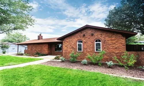 Cowboy Pool and Game Room Oasis - Stylish Family Retreat