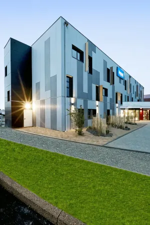 Kyriad Auray - Carnac Отели в г. Плювинье