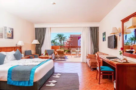 Charmillion Club Aquapark Отели рядом с достопримечательностью «Charmillion Club Beach»