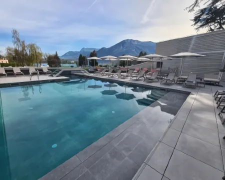 Le Pélican Hotels in Annecy