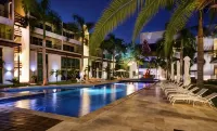 Luxurious & Central Condo in Playa Steps from the Beach