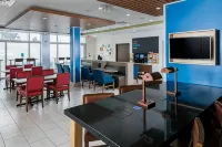 Holiday Inn Express & Suites Medford