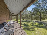 Hunter Hideaway Cottages Hotels in Lovedale