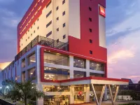 Ibis Pontianak City Center فنادق في 